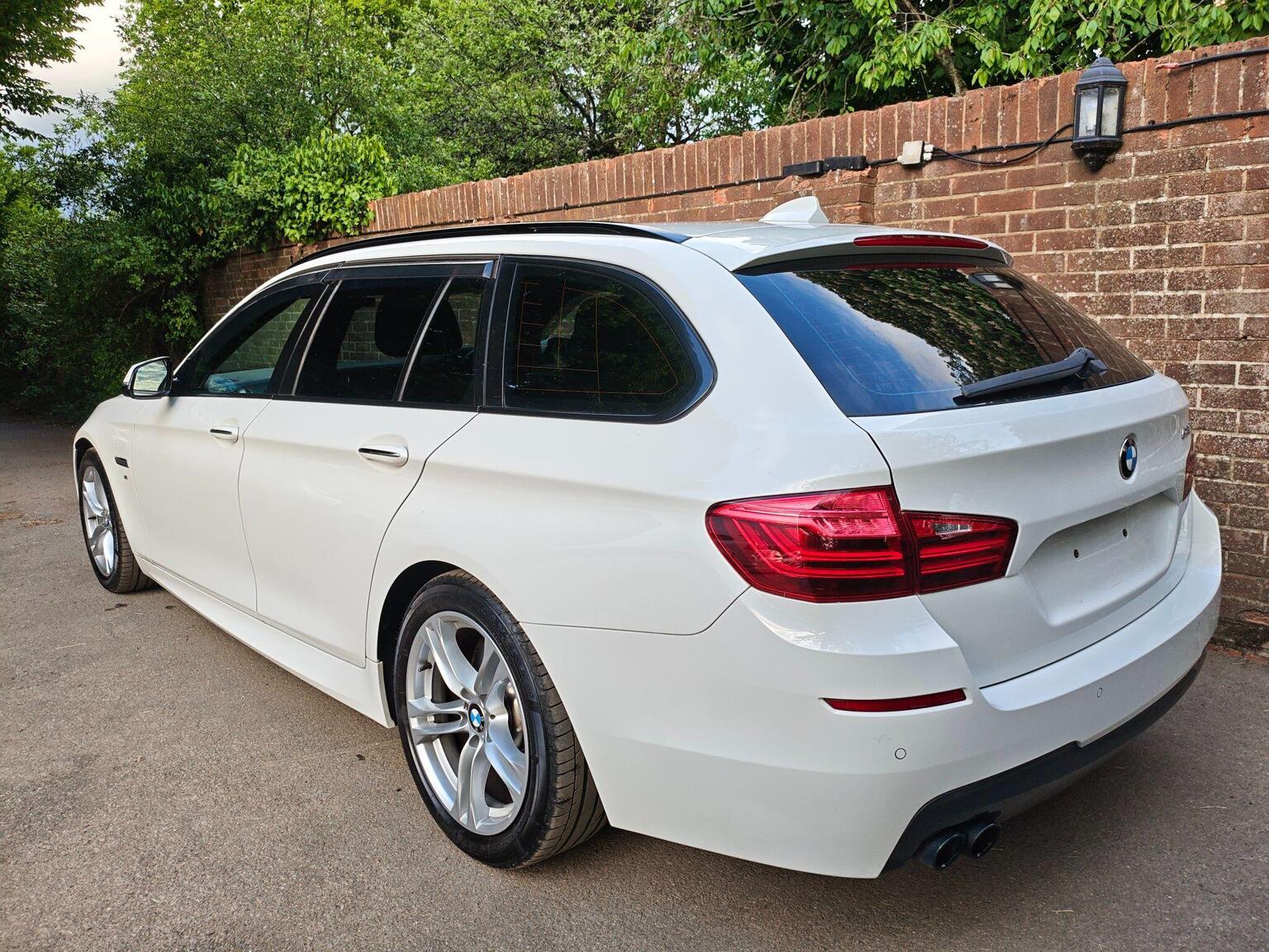 2014 BMW 5 SERIES 2.0 520i M Sport Touring Auto Euro 6 (s/s) 5dr, exterior view 4