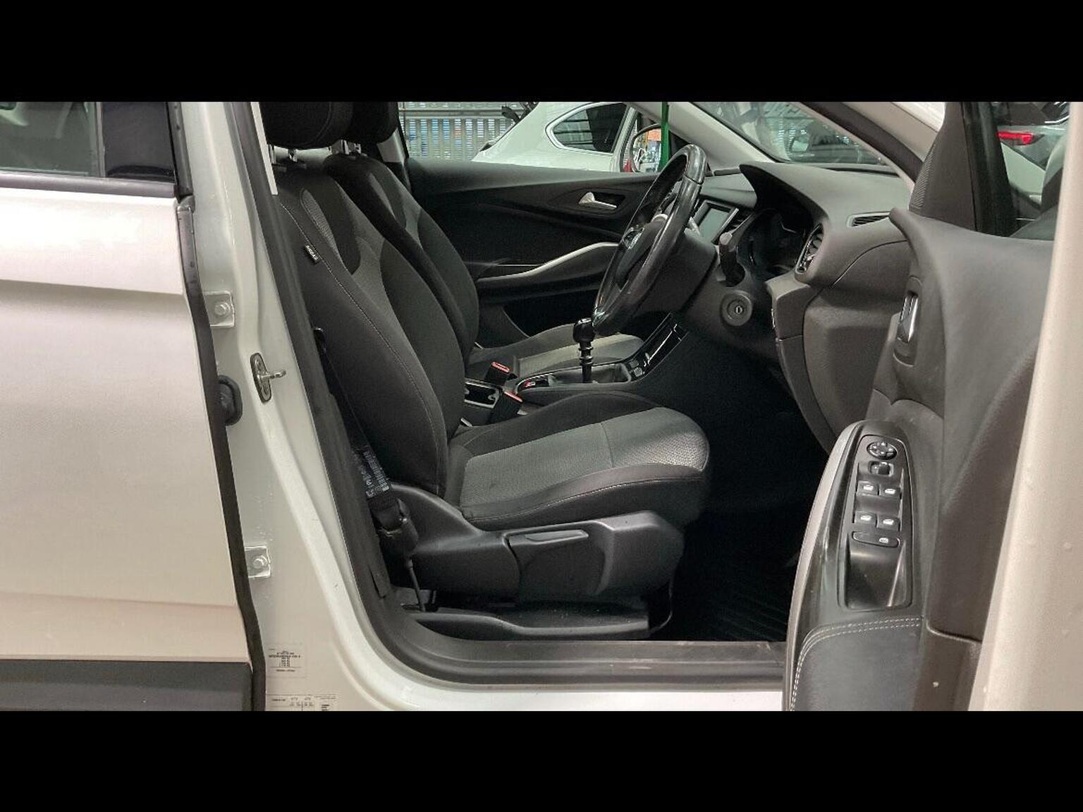 2019 Vauxhall GRANDLAND X 1.2 Turbo SE Euro 6 (s/s) 5dr, exterior view 4
