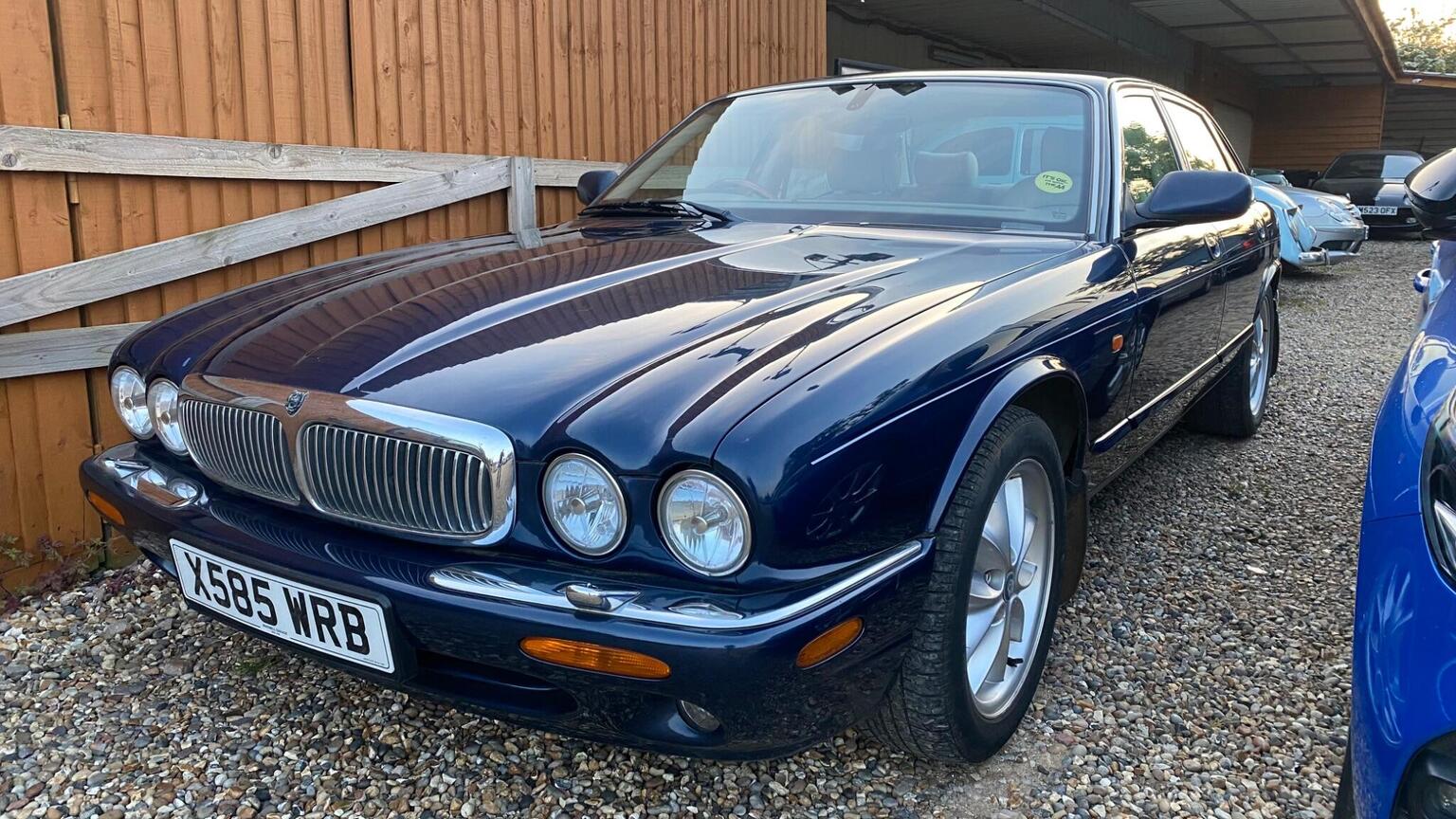 2000 Jaguar XJ 4.0 Sovereign LWB Saloon 4dr for sale, exterior front view