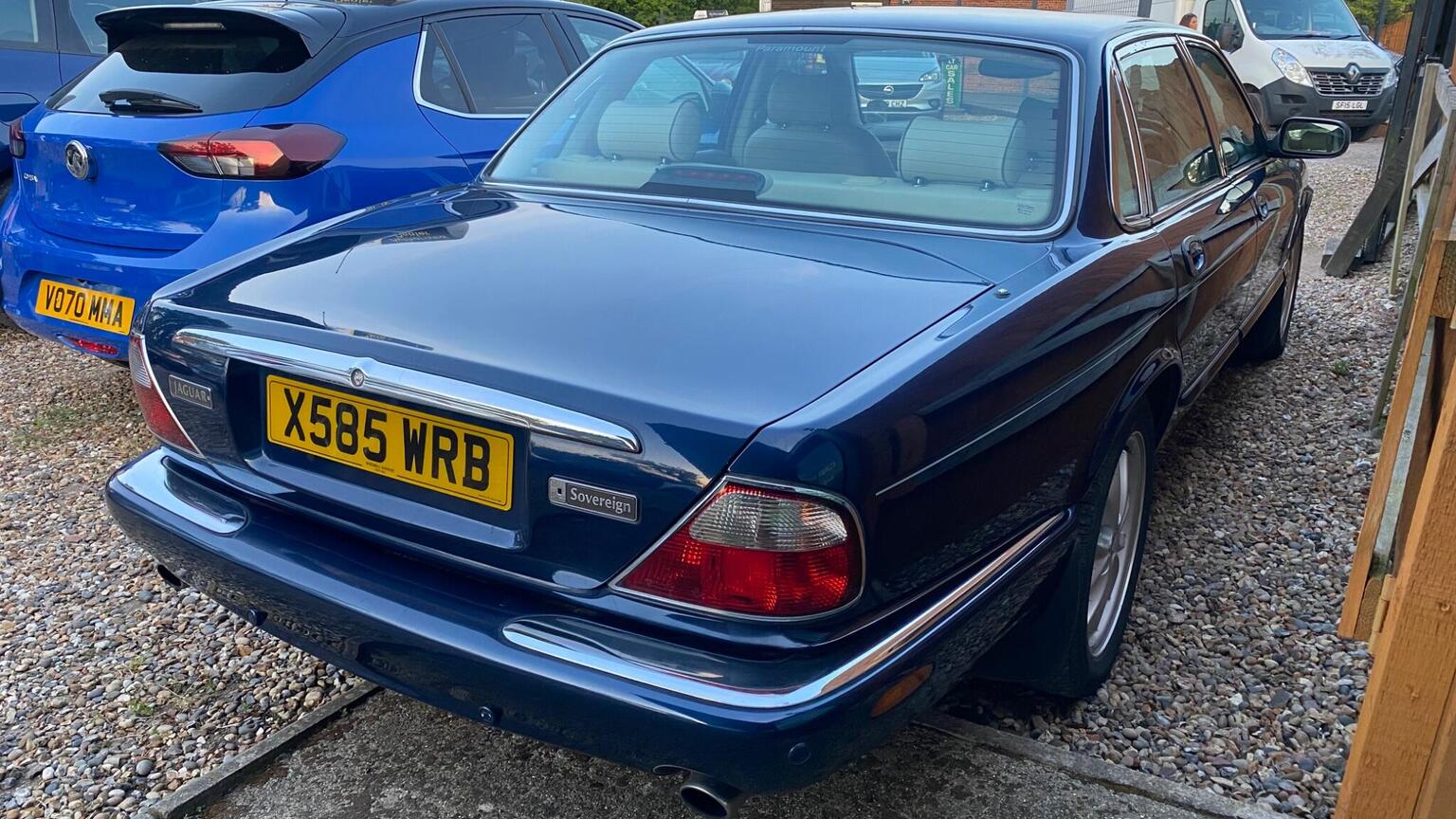 2000 Jaguar XJ 4.0 Sovereign LWB Saloon 4dr, exterior view 4