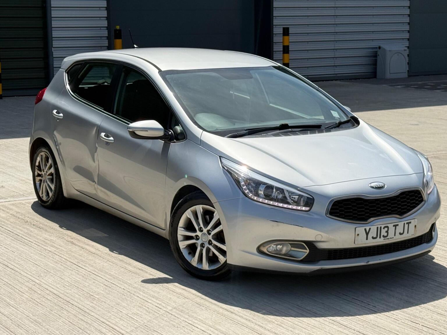 2013 Kia CEED 1.6 CRDi EcoDynamics 2 Euro 5 (s/s) 5dr, exterior view 2