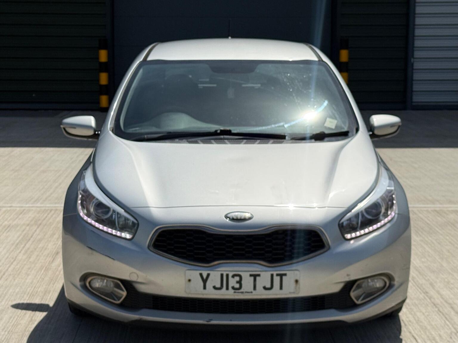 2013 Kia CEED 1.6 CRDi EcoDynamics 2 Euro 5 (s/s) 5dr, exterior view 3