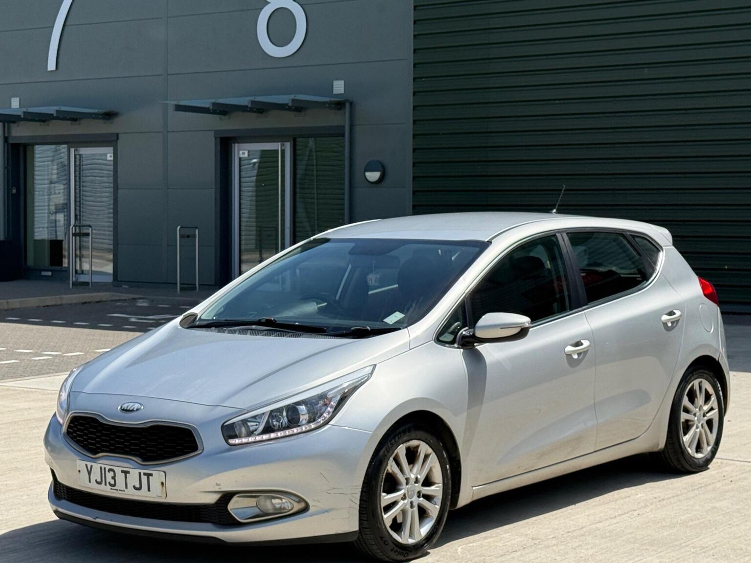 2013 Kia CEED 1.6 CRDi EcoDynamics 2 Euro 5 (s/s) 5dr, exterior view 4