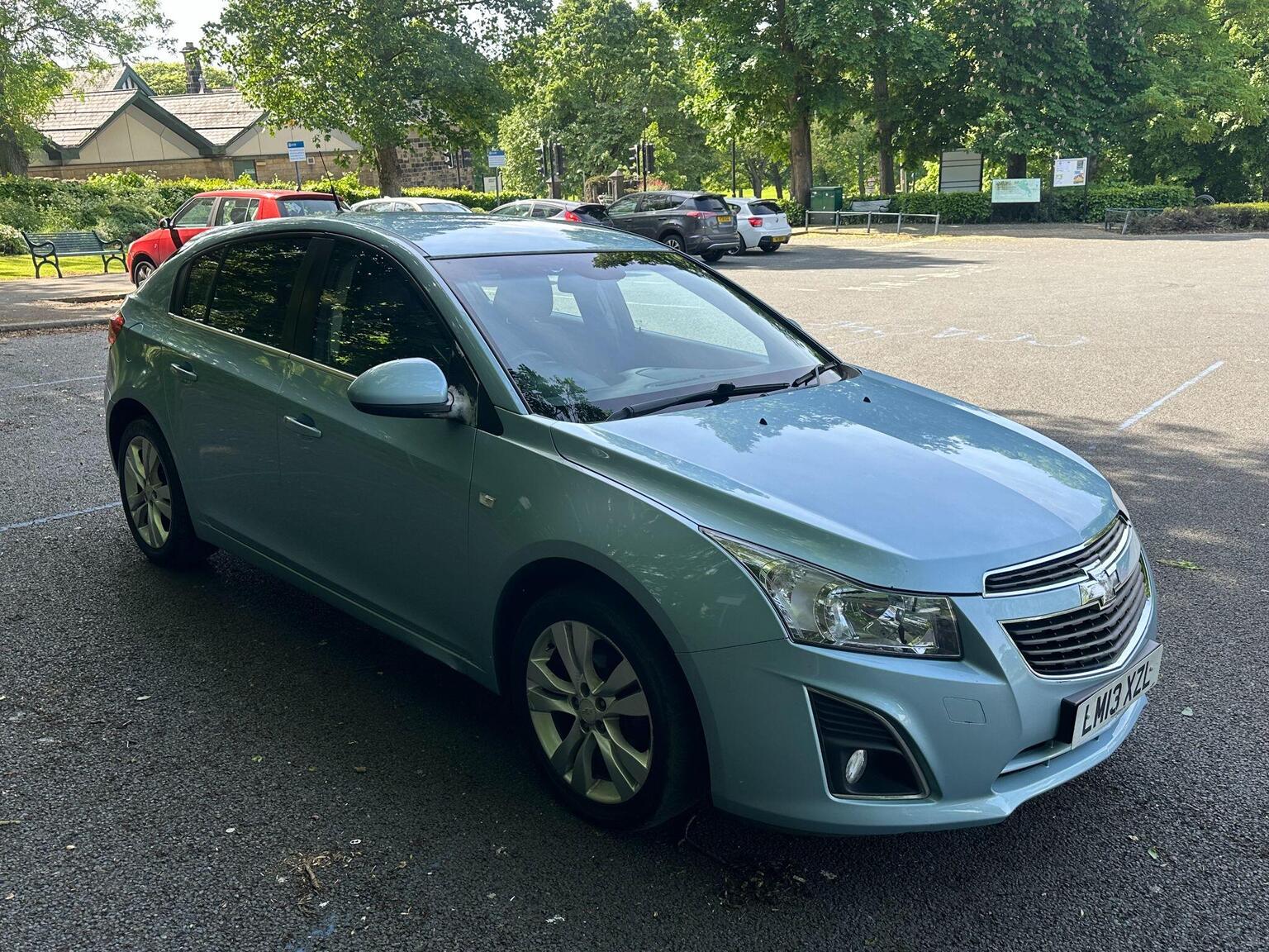 2013 Chevrolet CRUZE 1.8 LTZ Auto Euro 5 5dr (Nav), exterior view 2
