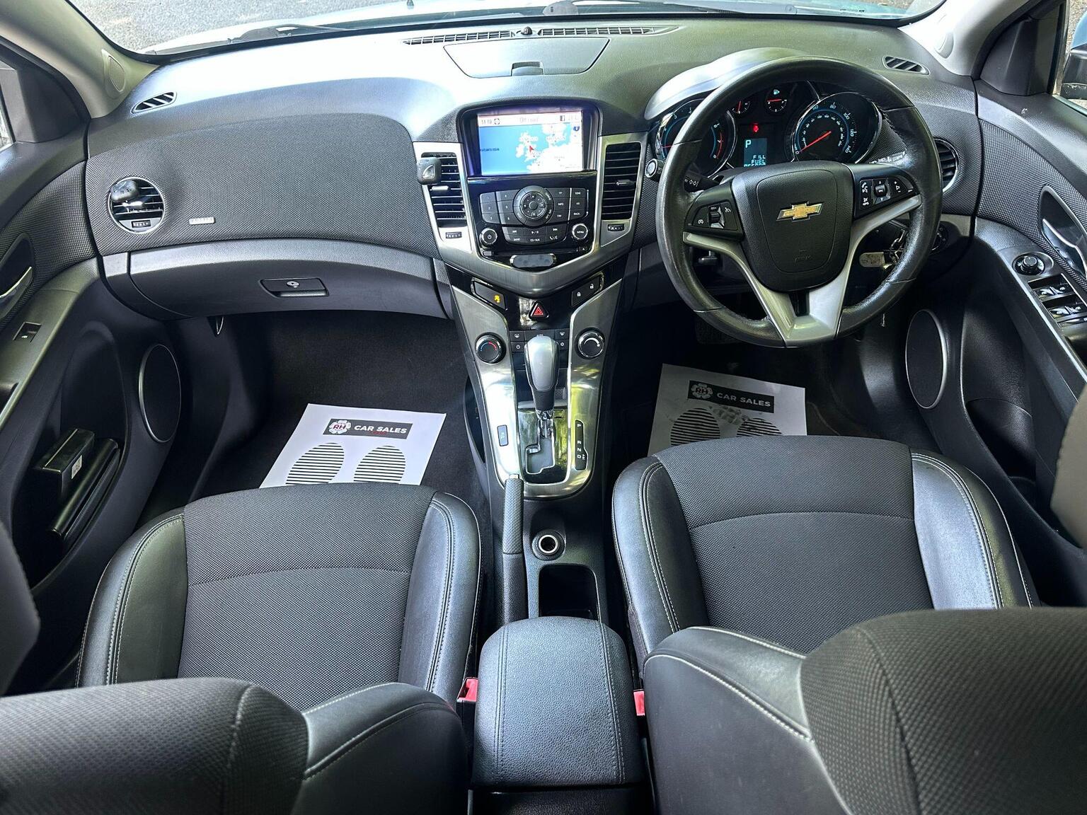 2013 Chevrolet CRUZE 1.8 LTZ Auto Euro 5 5dr (Nav), exterior view 4