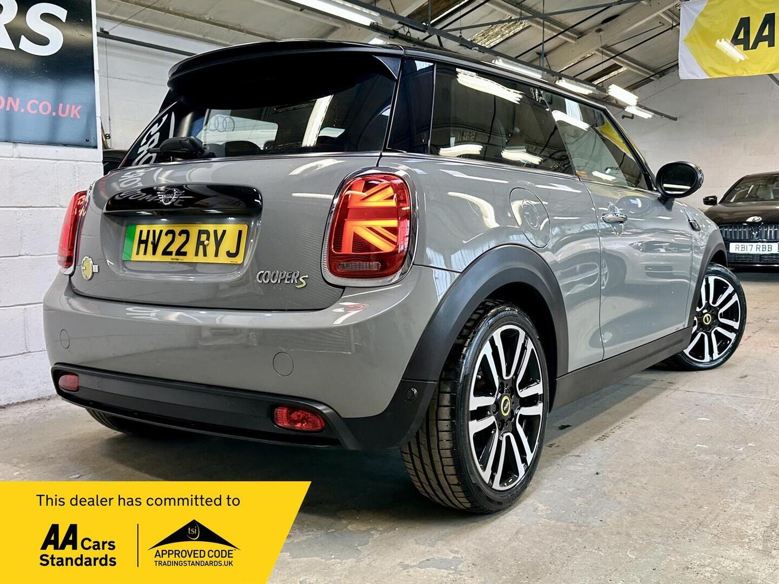 2022 MINI ELECTRIC HATCH Cooper SE 32.6kWh Level 2 Auto 3dr, exterior view 4