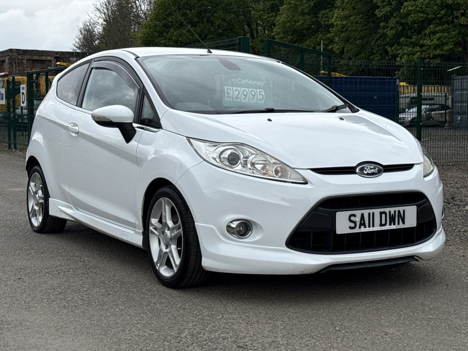 2011 Ford FIESTA 1.4 Titanium, exterior view 3