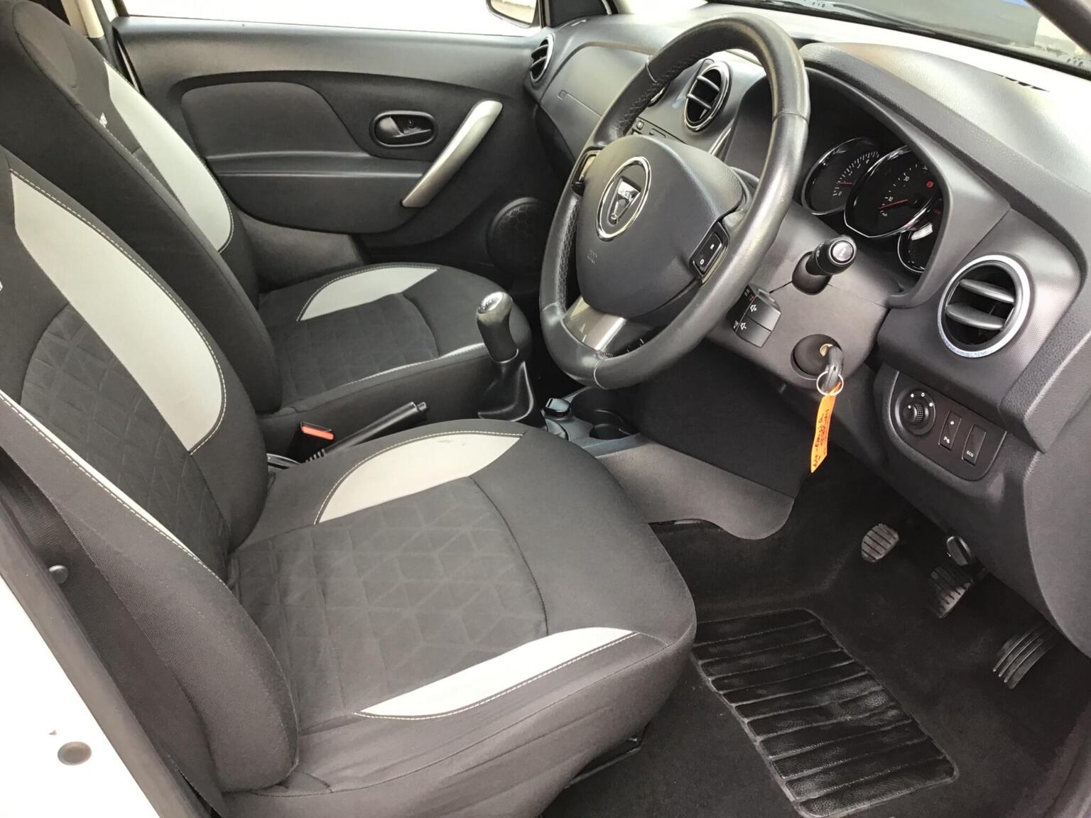 2014 Dacia SANDERO STEPWAY 0.9 TCe Laureate Euro 5 5dr, exterior view 2