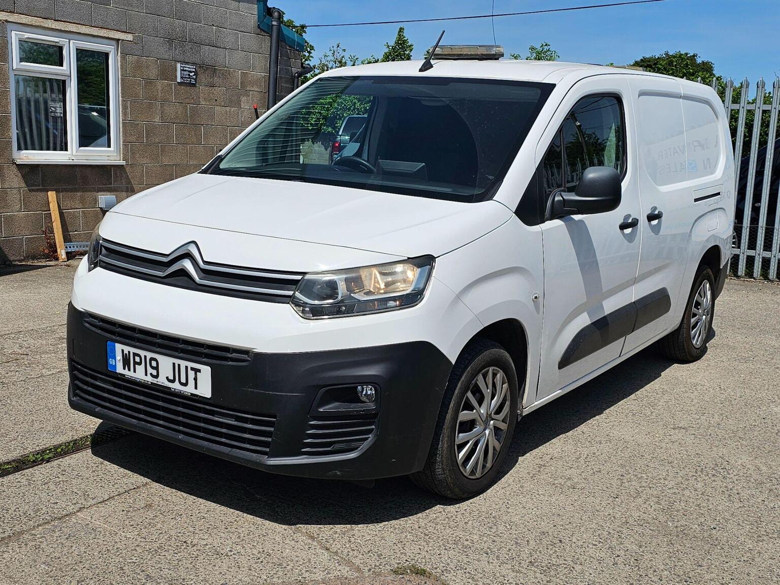 2019 Citroen BERLINGO 1.6 BlueHDi 950 Enterprise XL LWB Euro 6 (s/s) 6dr, exterior view 3