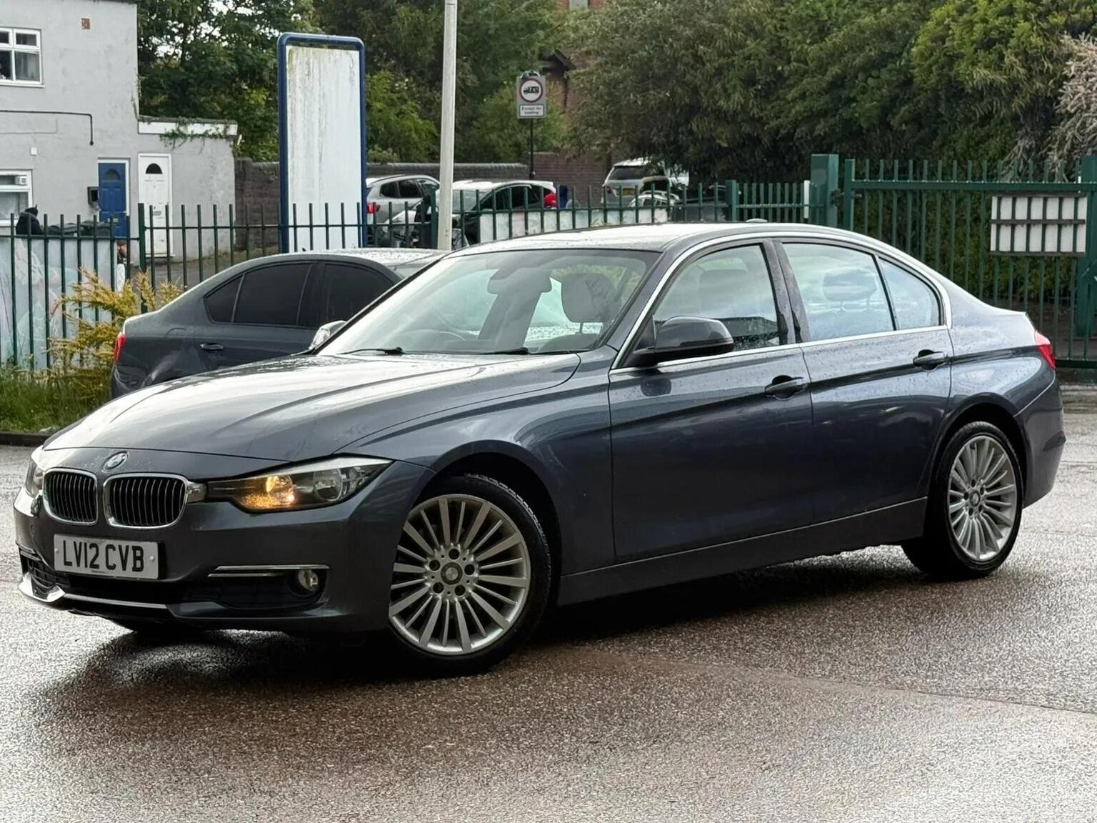 2012 BMW 3 SERIES 2.0 318d Luxury Euro 5 (s/s) 4dr, exterior view 2