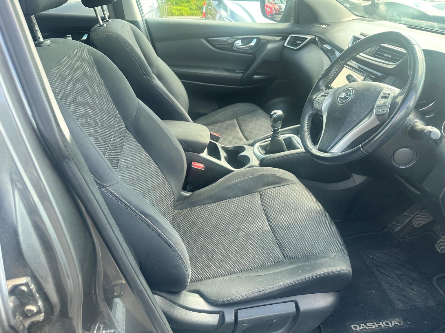 2015 Nissan QASHQAI 1.5 dCi n-tec+, exterior view 2