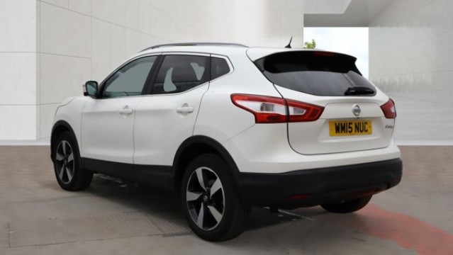 2015 Nissan QASHQAI 1.2 DIG-T n-tec+ White 5dr PANROOF+SATNAV+11 STAMPS, exterior view 2