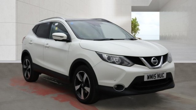 2015 Nissan QASHQAI 1.2 DIG-T n-tec+ White 5dr PANROOF+SATNAV+11 STAMPS, exterior view 3