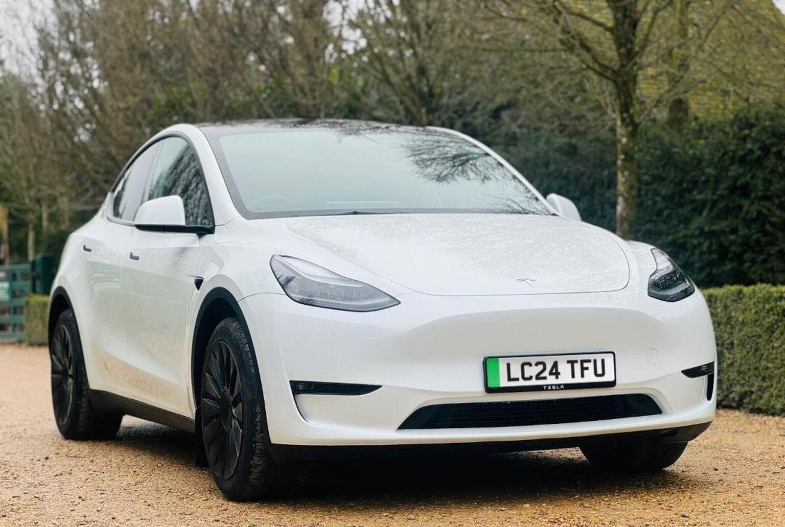2024 Tesla MODEL Y (Dual Motor) Long Range Auto 4WDE 5dr, exterior view 2
