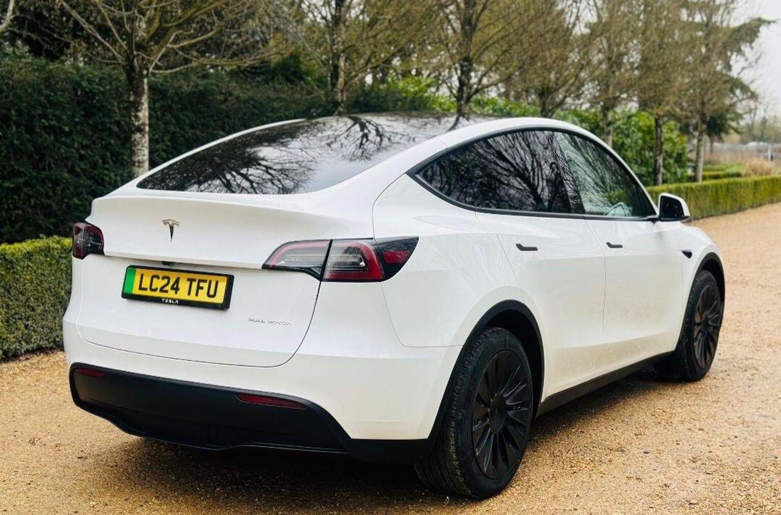 2024 Tesla MODEL Y (Dual Motor) Long Range Auto 4WDE 5dr, exterior view 3