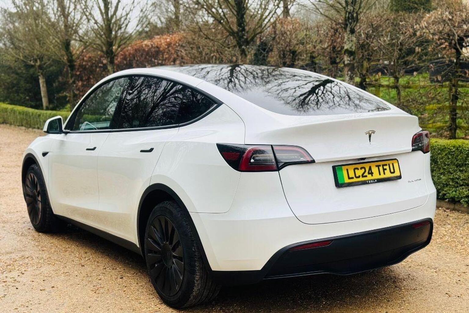 2024 Tesla MODEL Y (Dual Motor) Long Range Auto 4WDE 5dr, exterior view 4