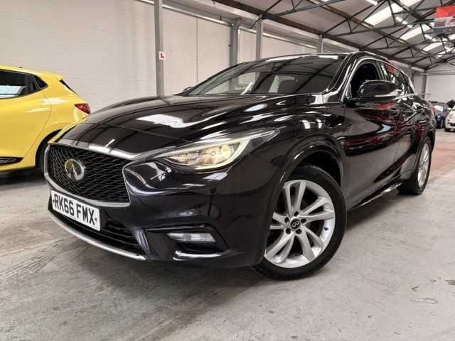2016 Infiniti Q30 1.5 d Business Executive, exterior view 2