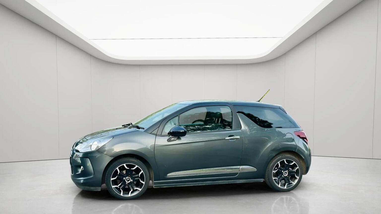 2013 Citroen DS3 1.6 VTi DStyle Plus Euro 5 3dr, exterior view 4