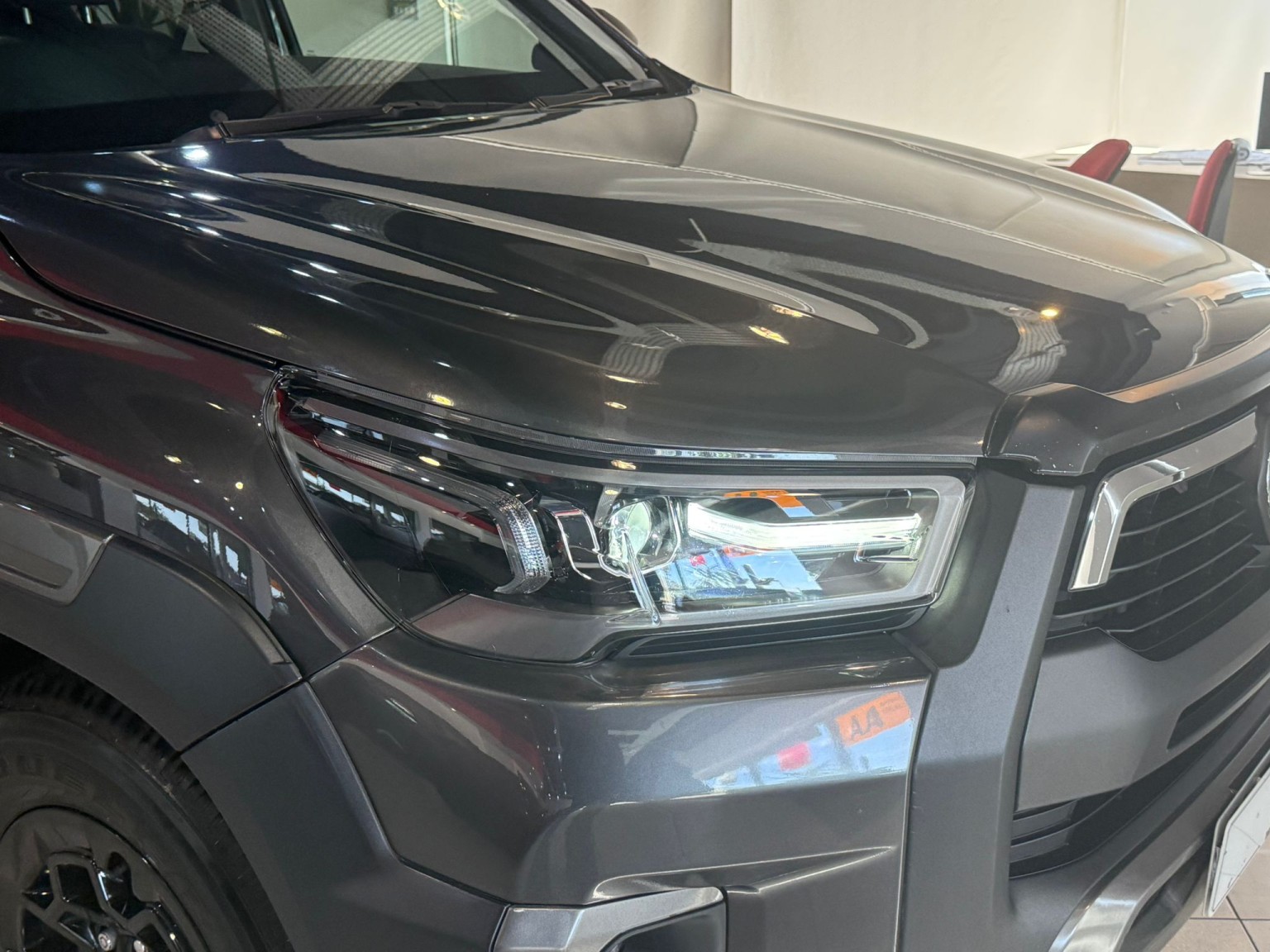 2023 Toyota HILUX 2.8 D-4D Invincible X, exterior view 3