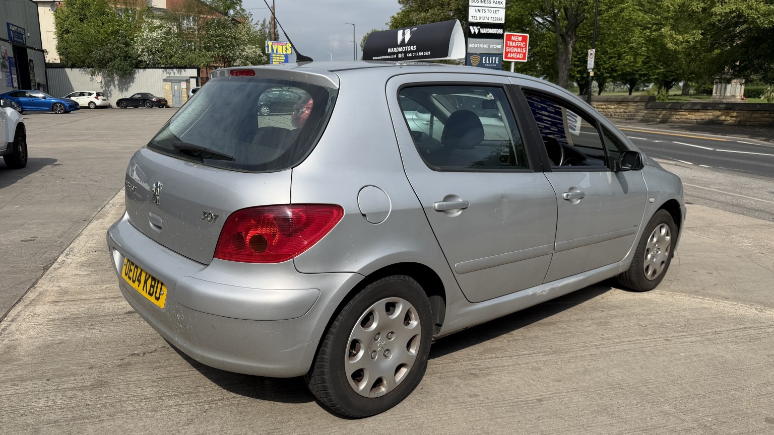 2004 Peugeot 307 1.4 16v Envy Silver 5dr 1 KEEPER+GREAT VALUE+LOW MILES, exterior view 4