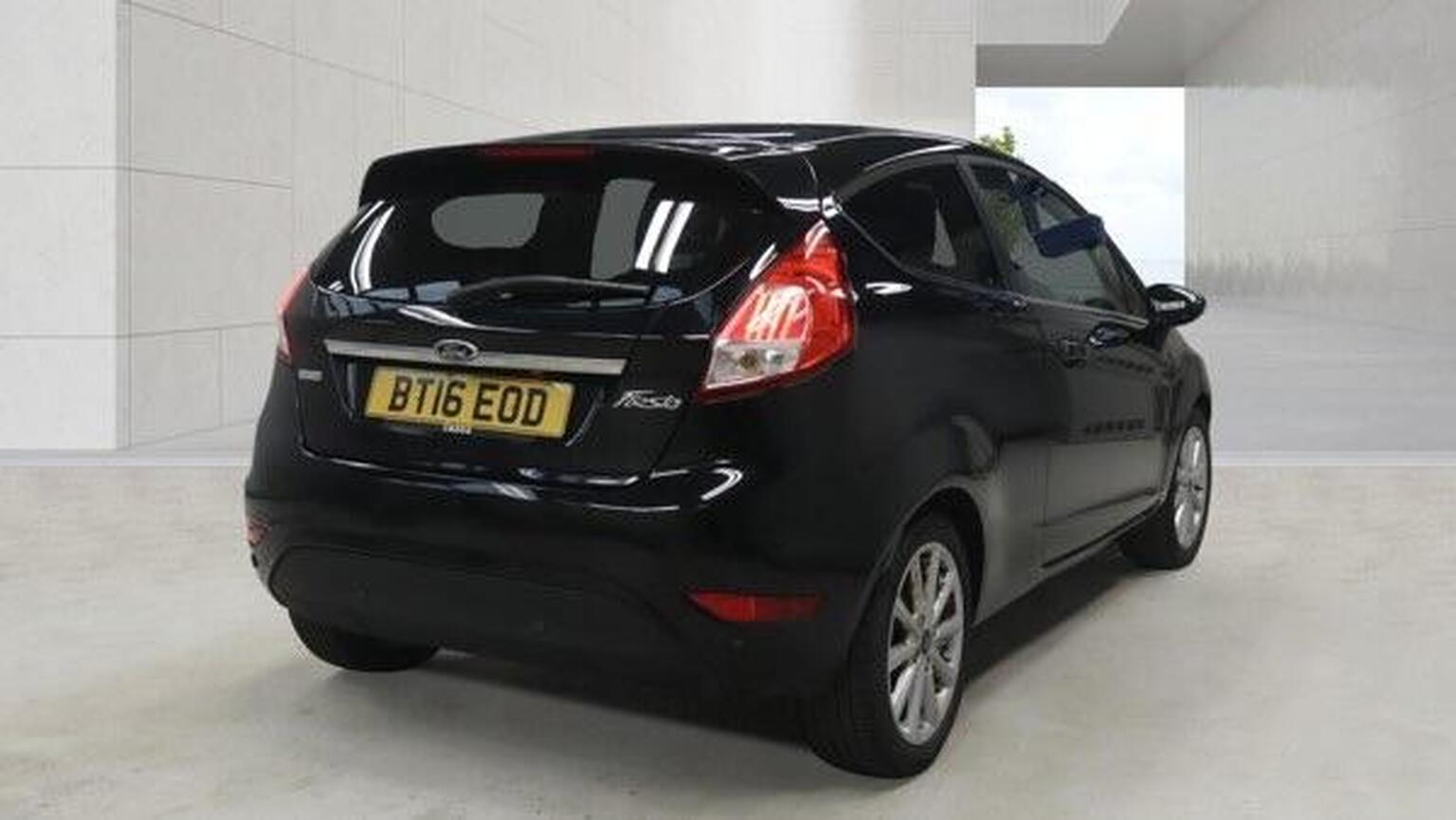 2016 Ford FIESTA 1.0T EcoBoost Titanium Euro 6 (s/s) 3dr, exterior view 3