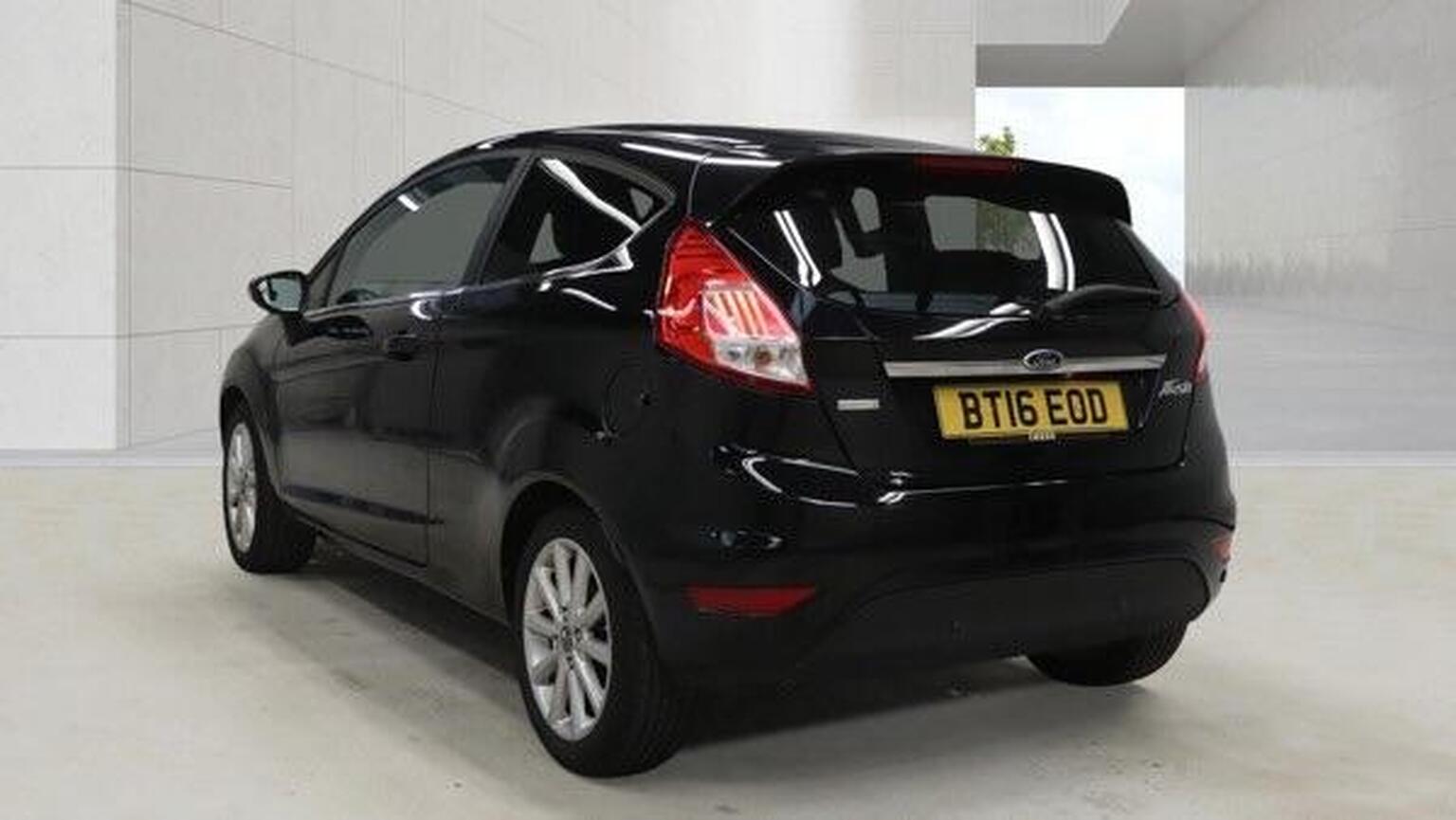 2016 Ford FIESTA 1.0T EcoBoost Titanium Euro 6 (s/s) 3dr, exterior view 4
