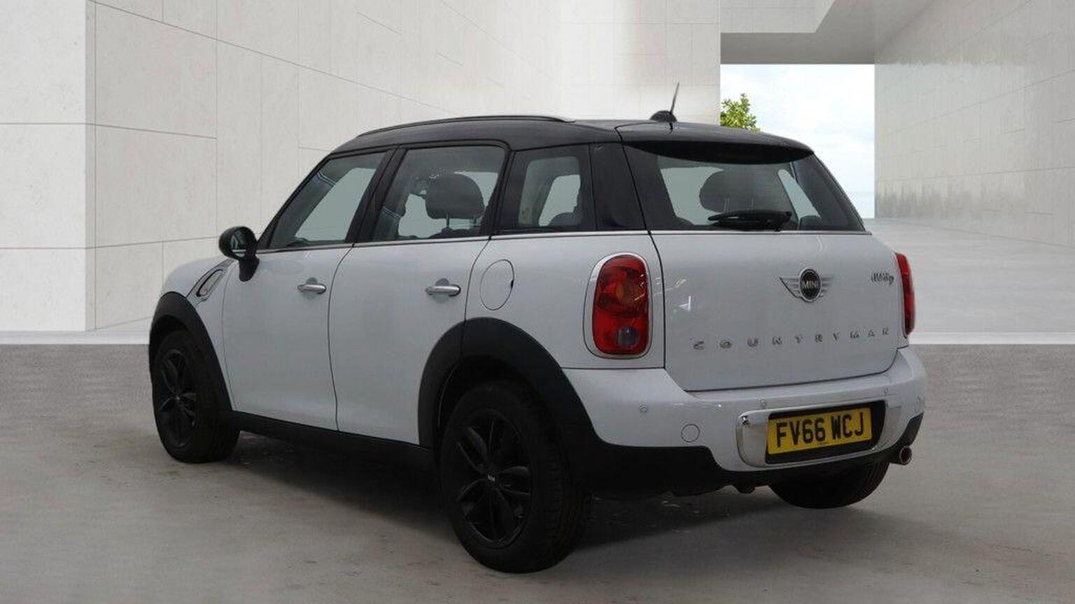 2016 MINI COUNTRYMAN 1.6 Cooper D Euro 5 (s/s) 5dr, exterior view 3
