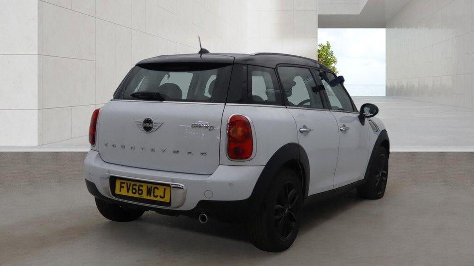 2016 MINI COUNTRYMAN 1.6 Cooper D Euro 5 (s/s) 5dr, exterior view 4