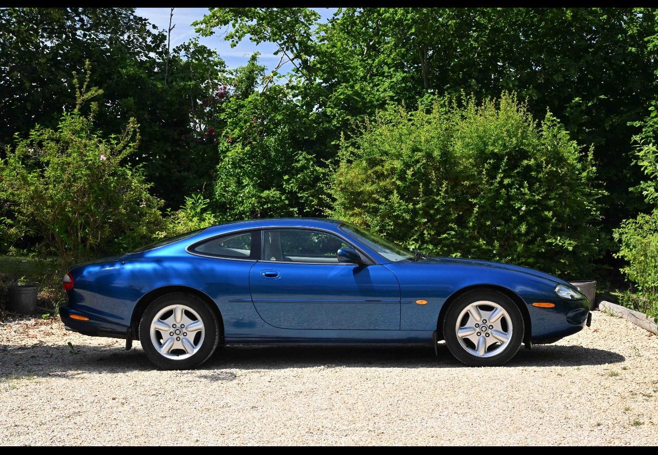 1996 Jaguar XK8 Ref 8792 - Jaguar XK8 (X100) 4.0 Coupe- JUST 44k MILES! (RHD - UK CAR), exterior view 2