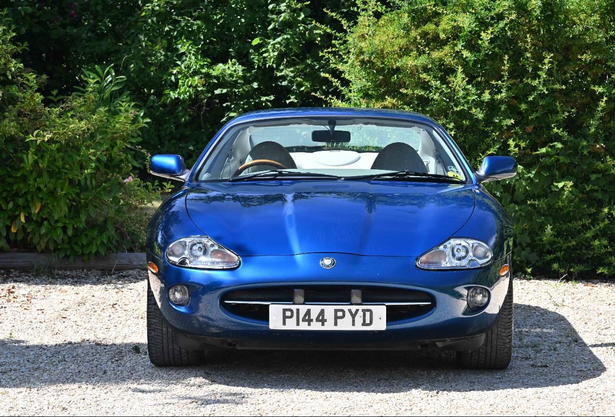 1996 Jaguar XK8 Ref 8792 - Jaguar XK8 (X100) 4.0 Coupe- JUST 44k MILES! (RHD - UK CAR), exterior view 4