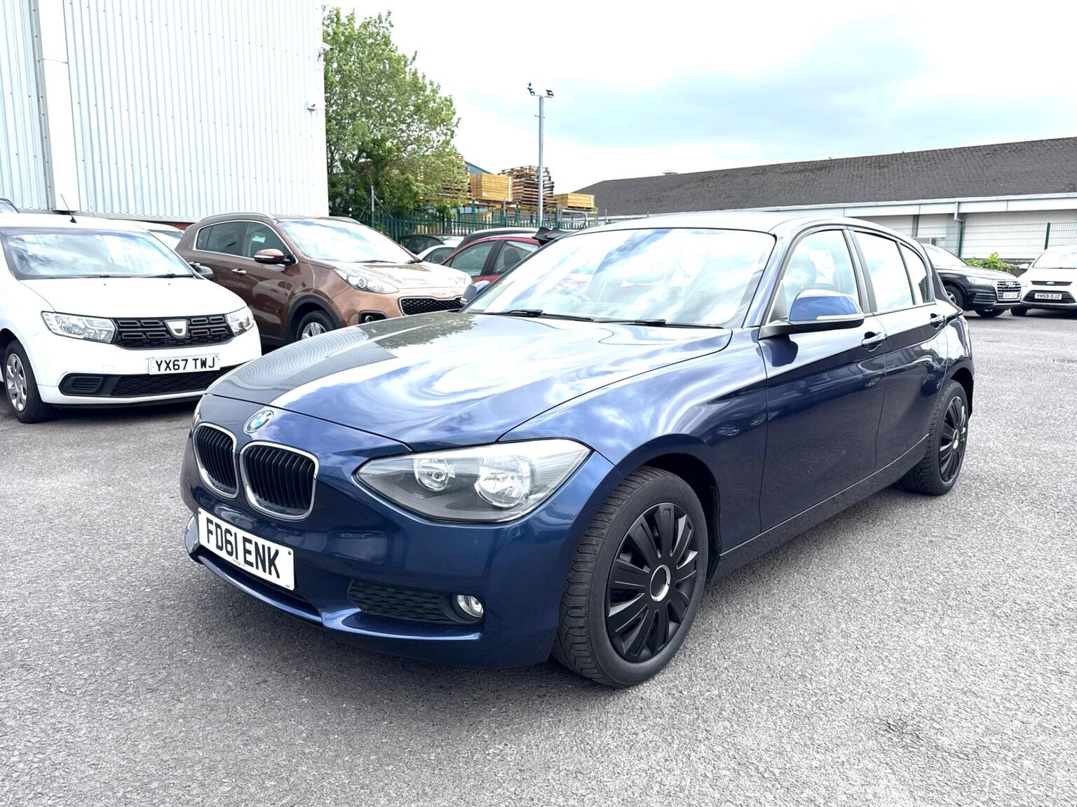 2011 BMW 1 SERIES 1.6 116i SE Euro 5 (s/s) 5dr, exterior view 3