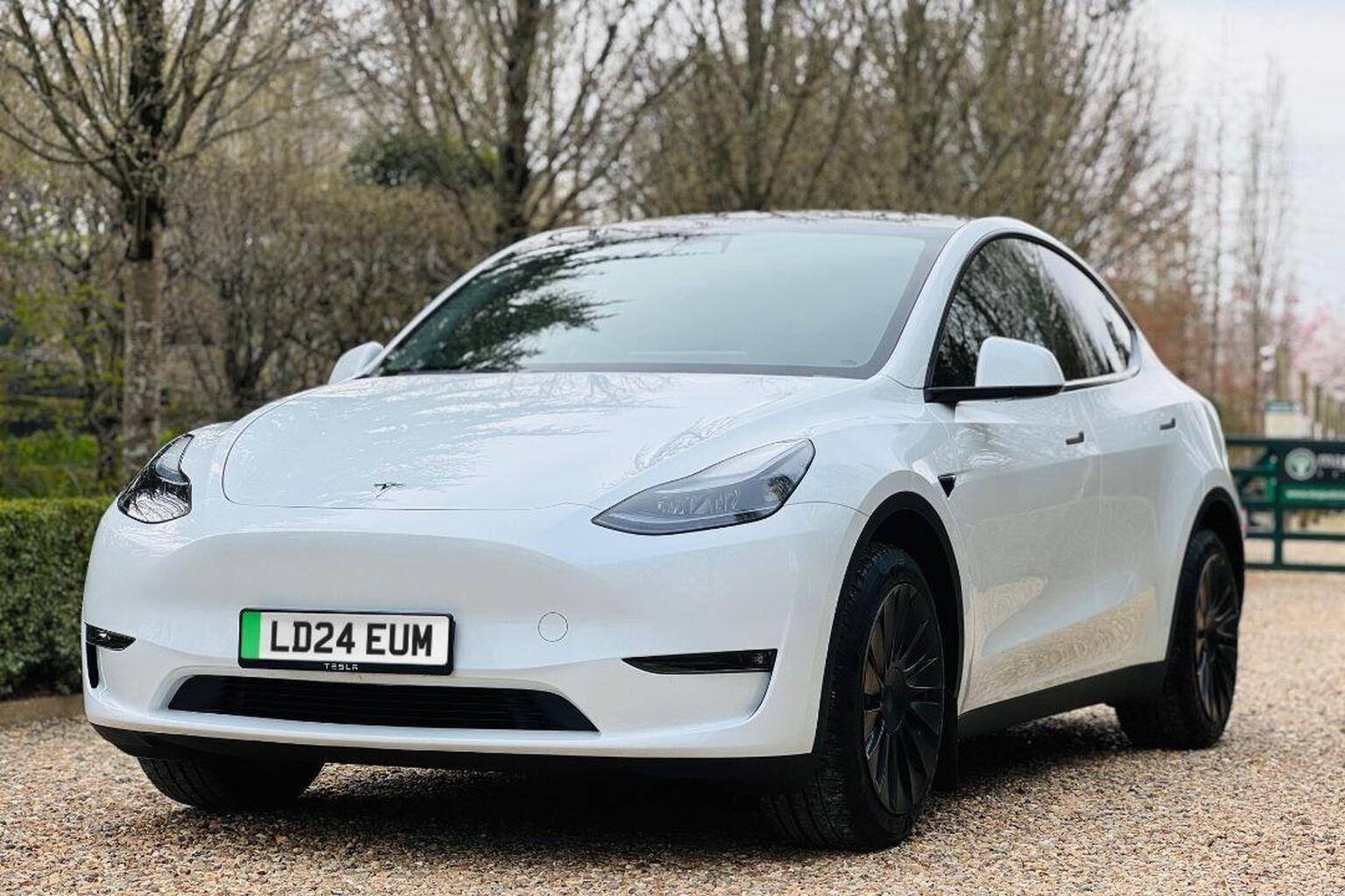 2024 Tesla MODEL Y (Dual Motor) Long Range Auto 4WDE 5dr, exterior view 2