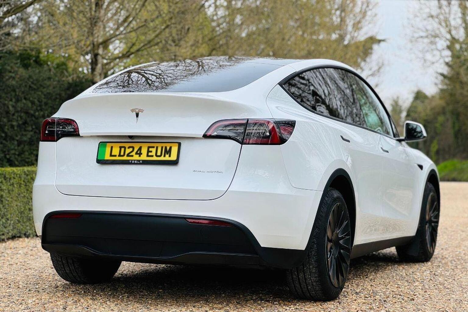 2024 Tesla MODEL Y (Dual Motor) Long Range Auto 4WDE 5dr, exterior view 3