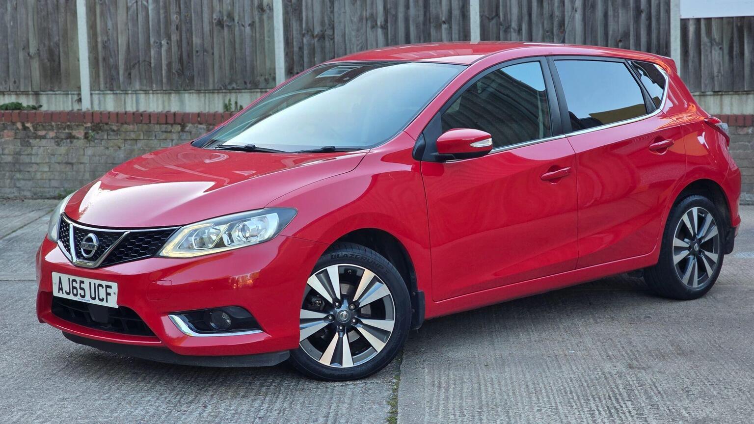 2015 Nissan PULSAR 1.2 DIG-T n-tec Euro 6 (s/s) 5dr, exterior view 2