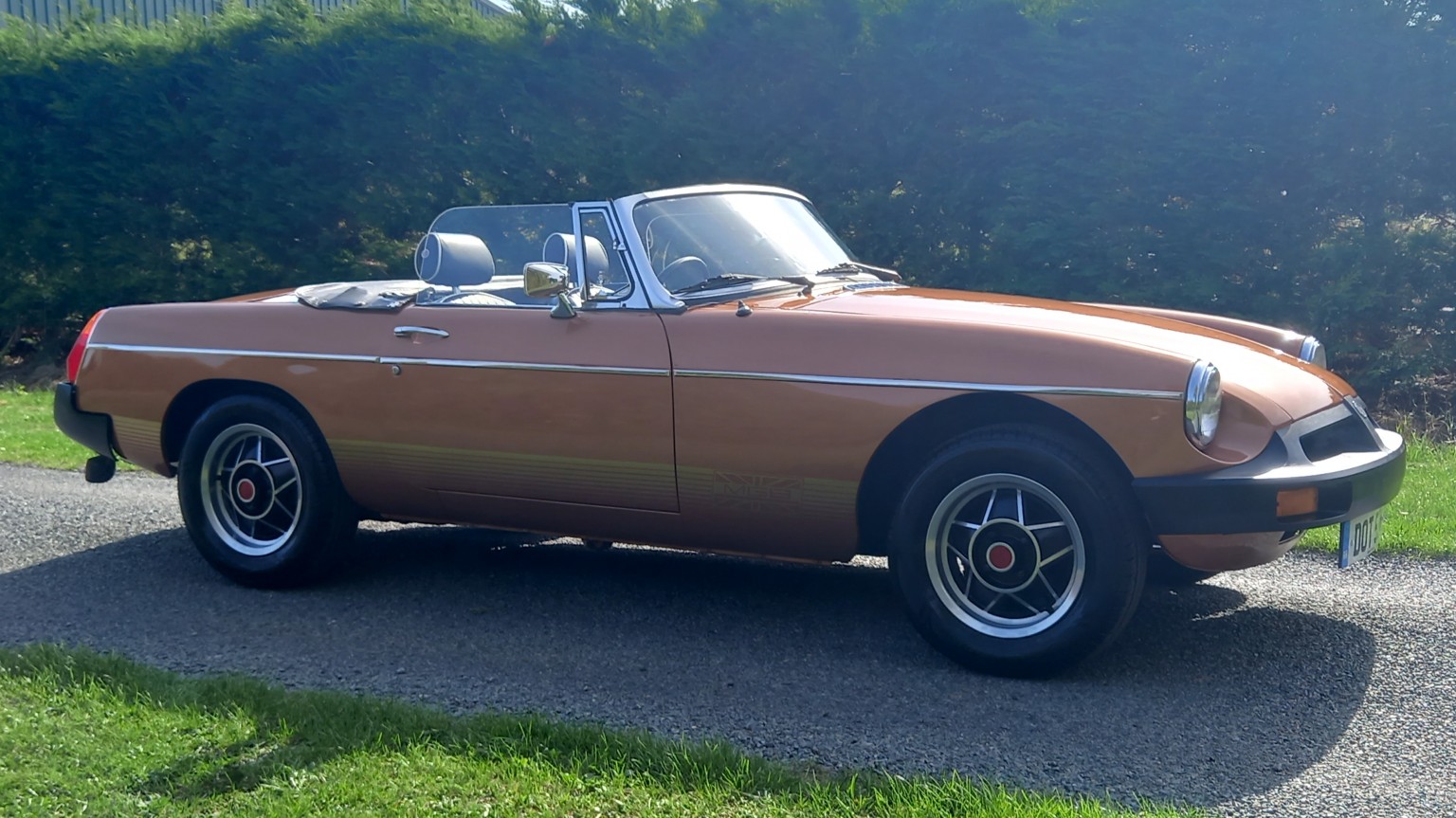 1981 MG MGB 1.8 LE Roadster, exterior view 3