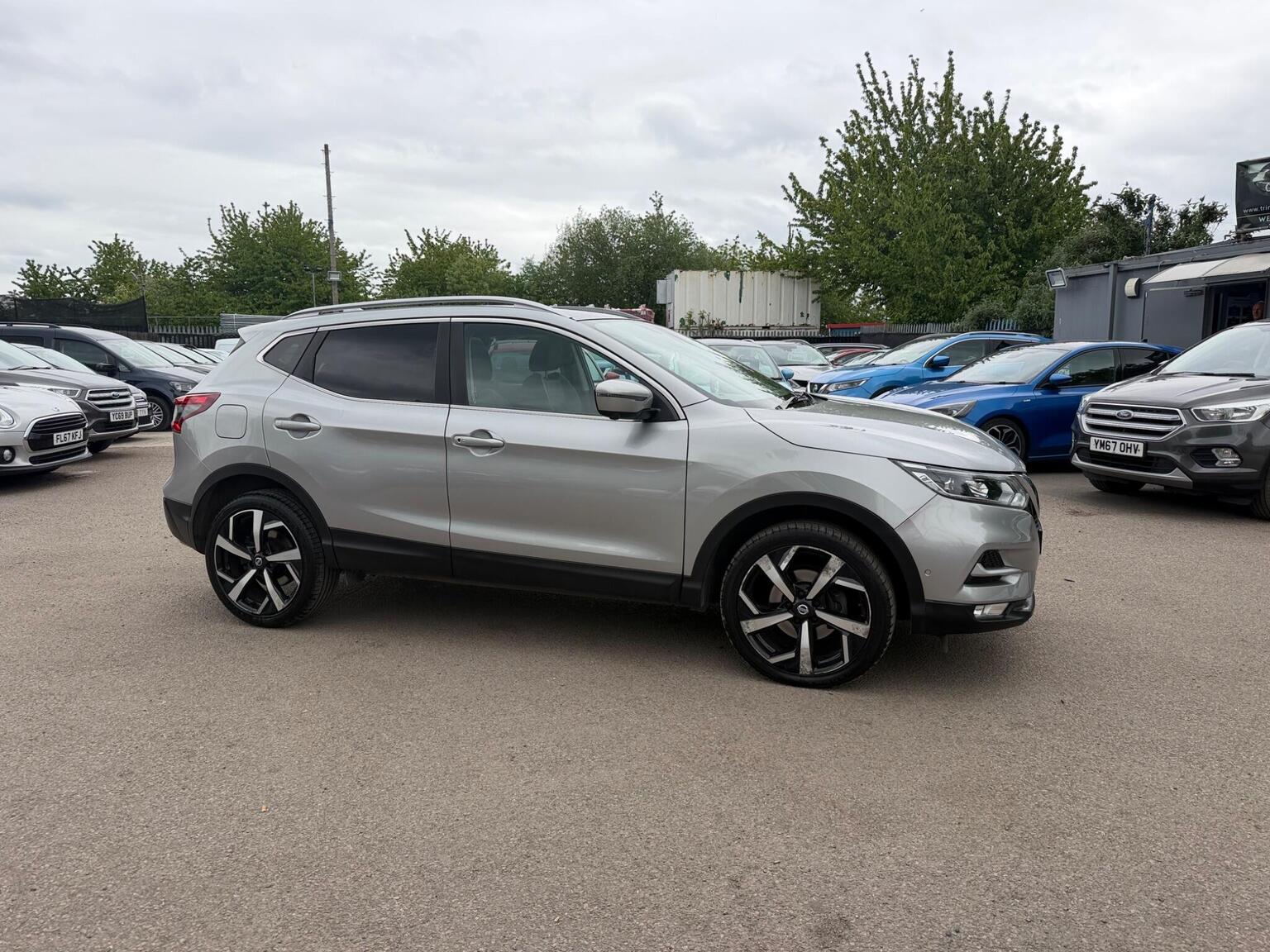 2017 Nissan QASHQAI 1.5 dCi Tekna Euro 6 (s/s) 5dr for sale, exterior front view