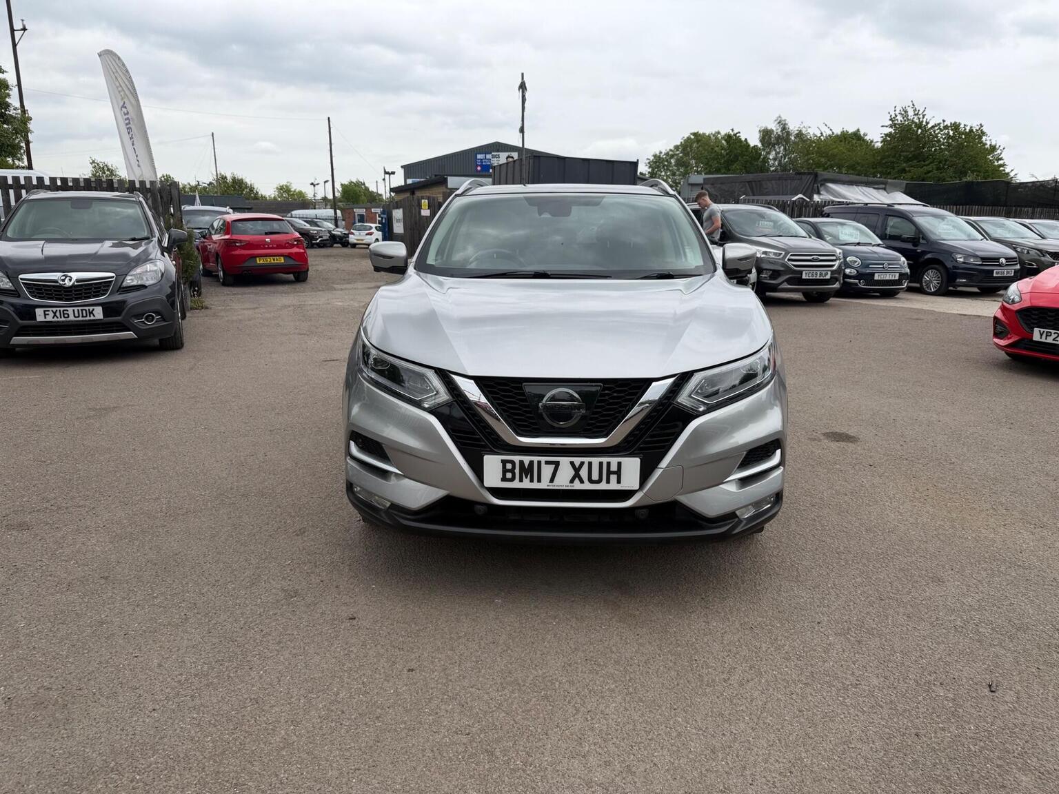 2017 Nissan QASHQAI 1.5 dCi Tekna Euro 6 (s/s) 5dr, exterior view 2