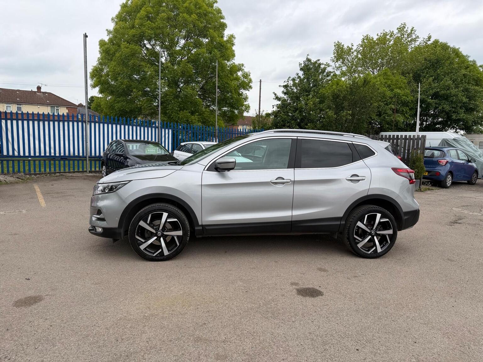 2017 Nissan QASHQAI 1.5 dCi Tekna Euro 6 (s/s) 5dr, exterior view 3