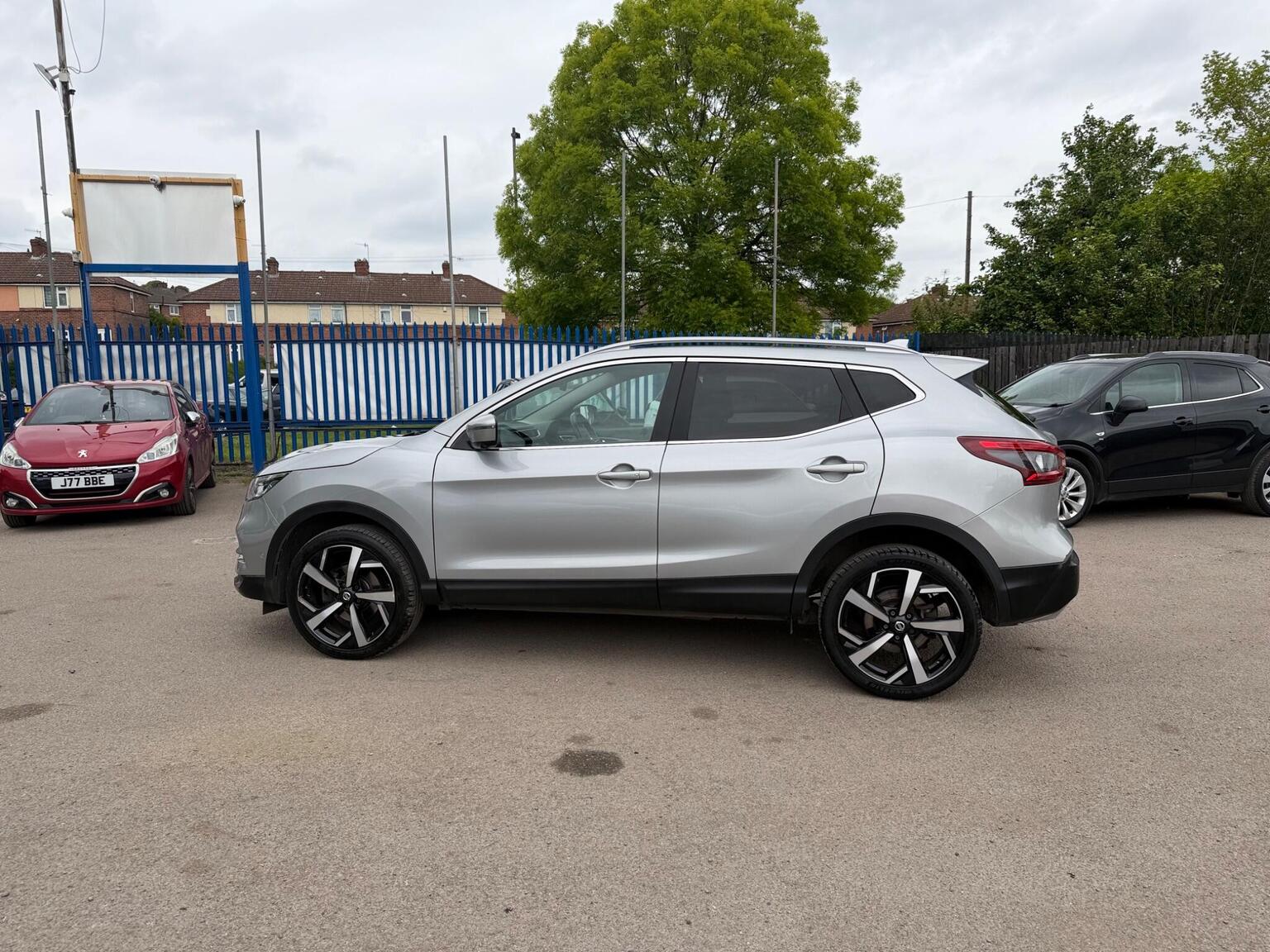 2017 Nissan QASHQAI 1.5 dCi Tekna Euro 6 (s/s) 5dr, exterior view 4