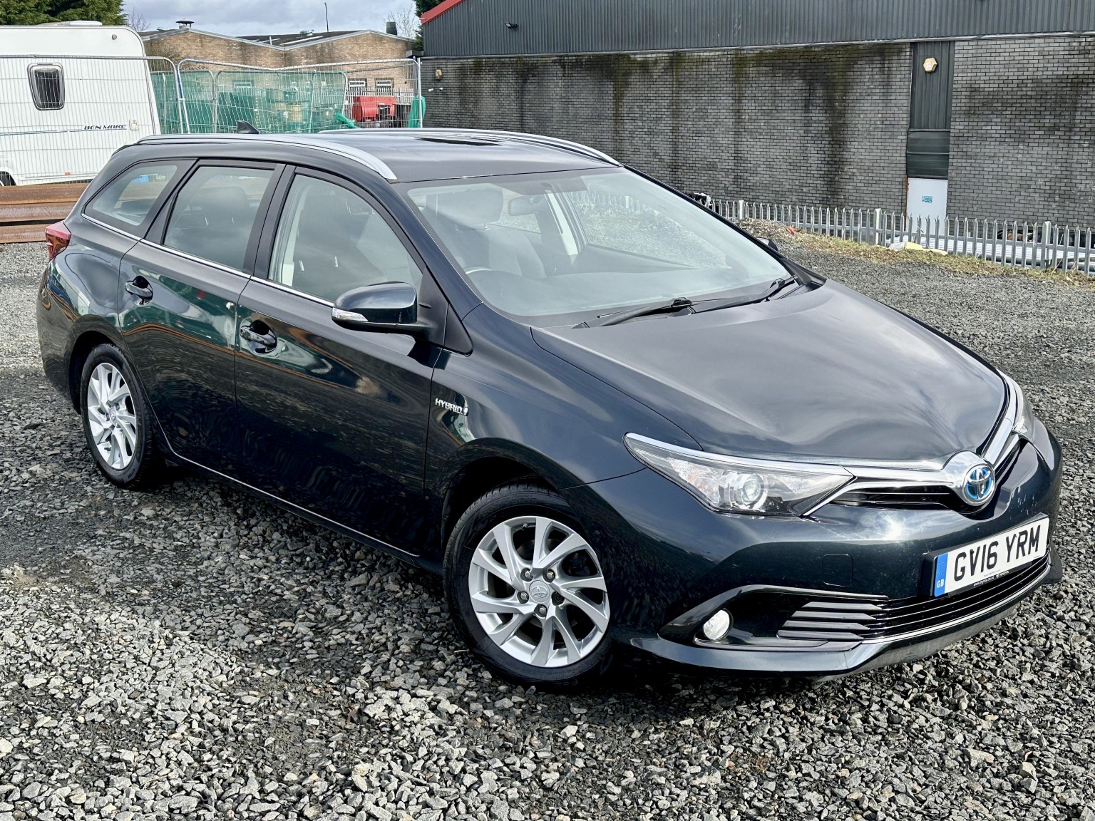 2016 Toyota AURIS 1.8 VVT-h Business Edition for sale, exterior front view