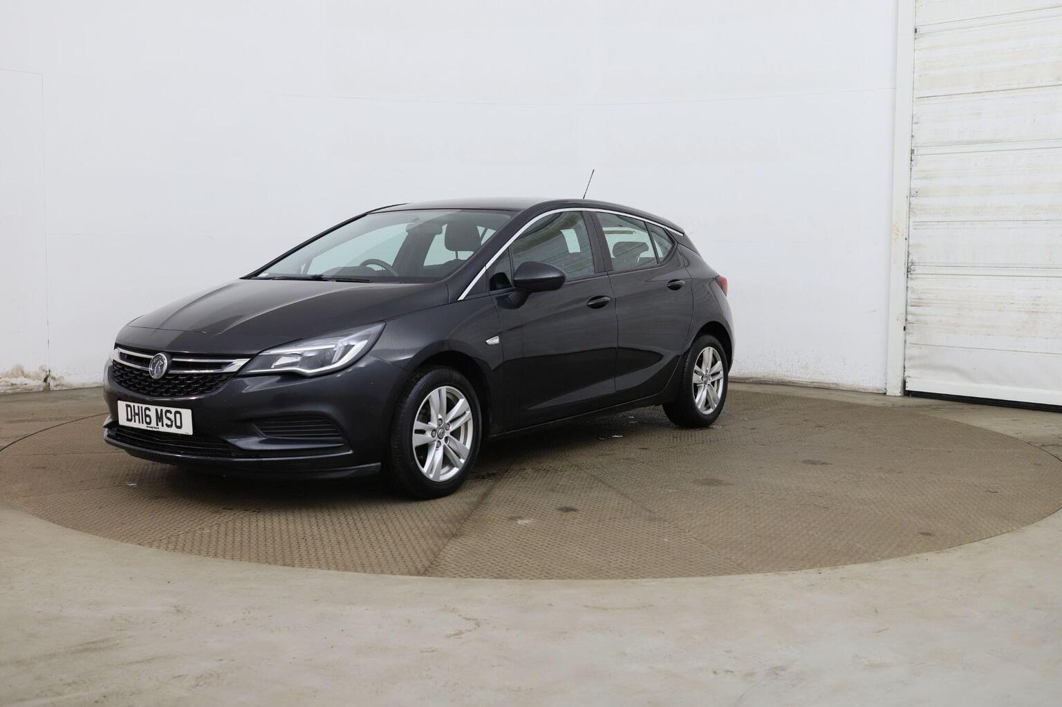 2016 Vauxhall ASTRA 1.0i Turbo ecoFLEX Design Euro 6 (s/s) 5dr, exterior view 3