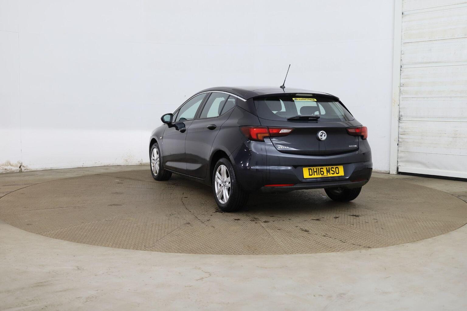 2016 Vauxhall ASTRA 1.0i Turbo ecoFLEX Design Euro 6 (s/s) 5dr, exterior view 4