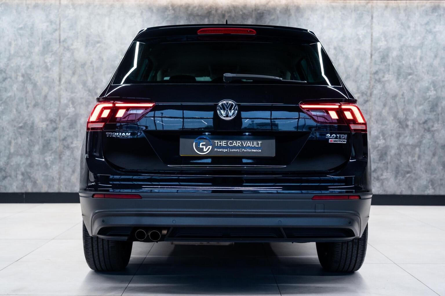 2017 Volkswagen TIGUAN 2.0 TDI BlueMotion Tech SE Navigation 4Motion Euro 6 (s/s) 5dr, exterior view 3