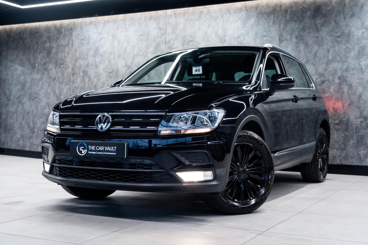 2017 Volkswagen TIGUAN 2.0 TDI BlueMotion Tech SE Navigation 4Motion Euro 6 (s/s) 5dr, exterior view 4