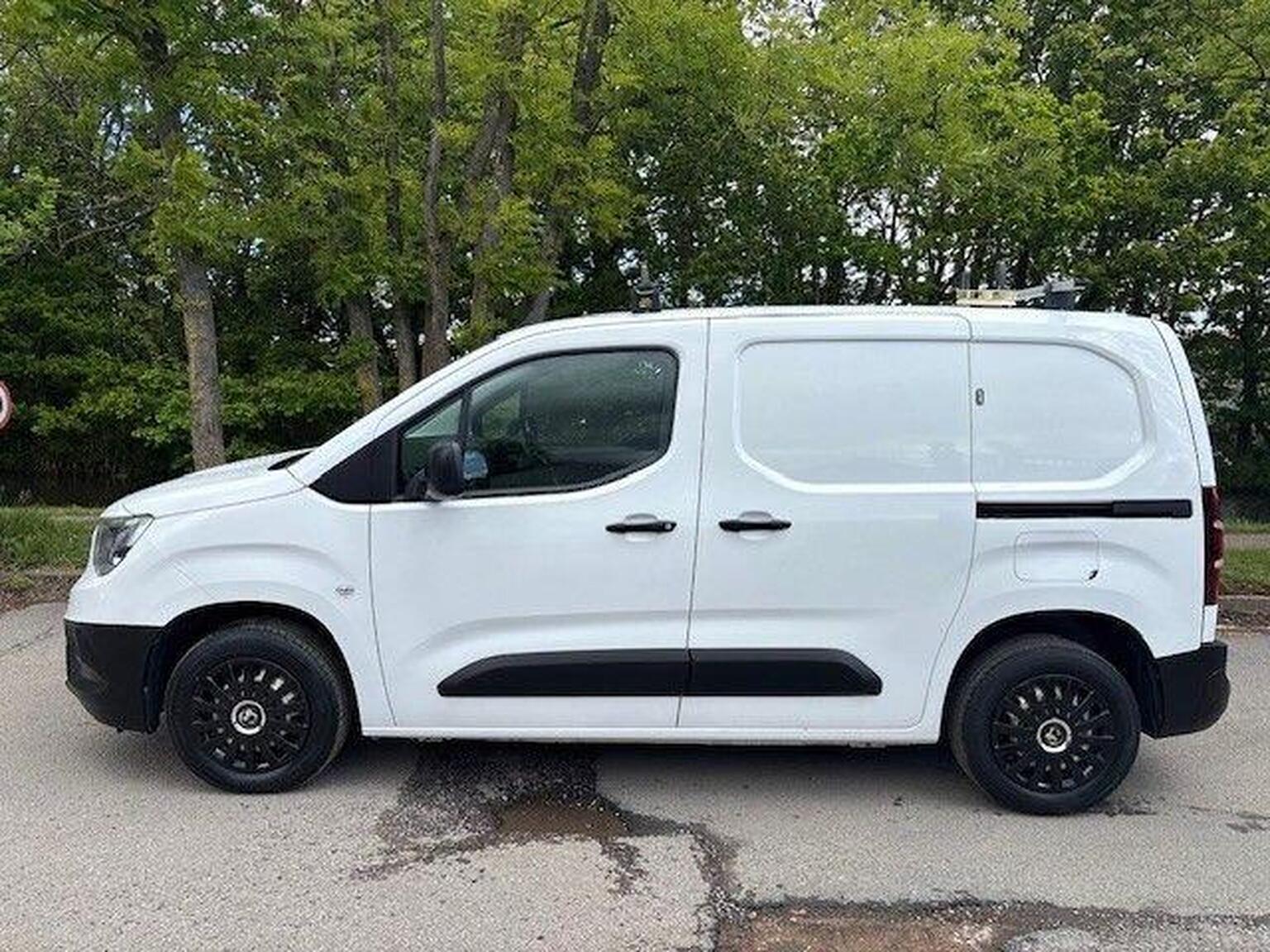 2021 Vauxhall COMBO 1.5 Turbo D 2000 Edition L1 H1 Euro 6 (s/s) 4dr, exterior view 4