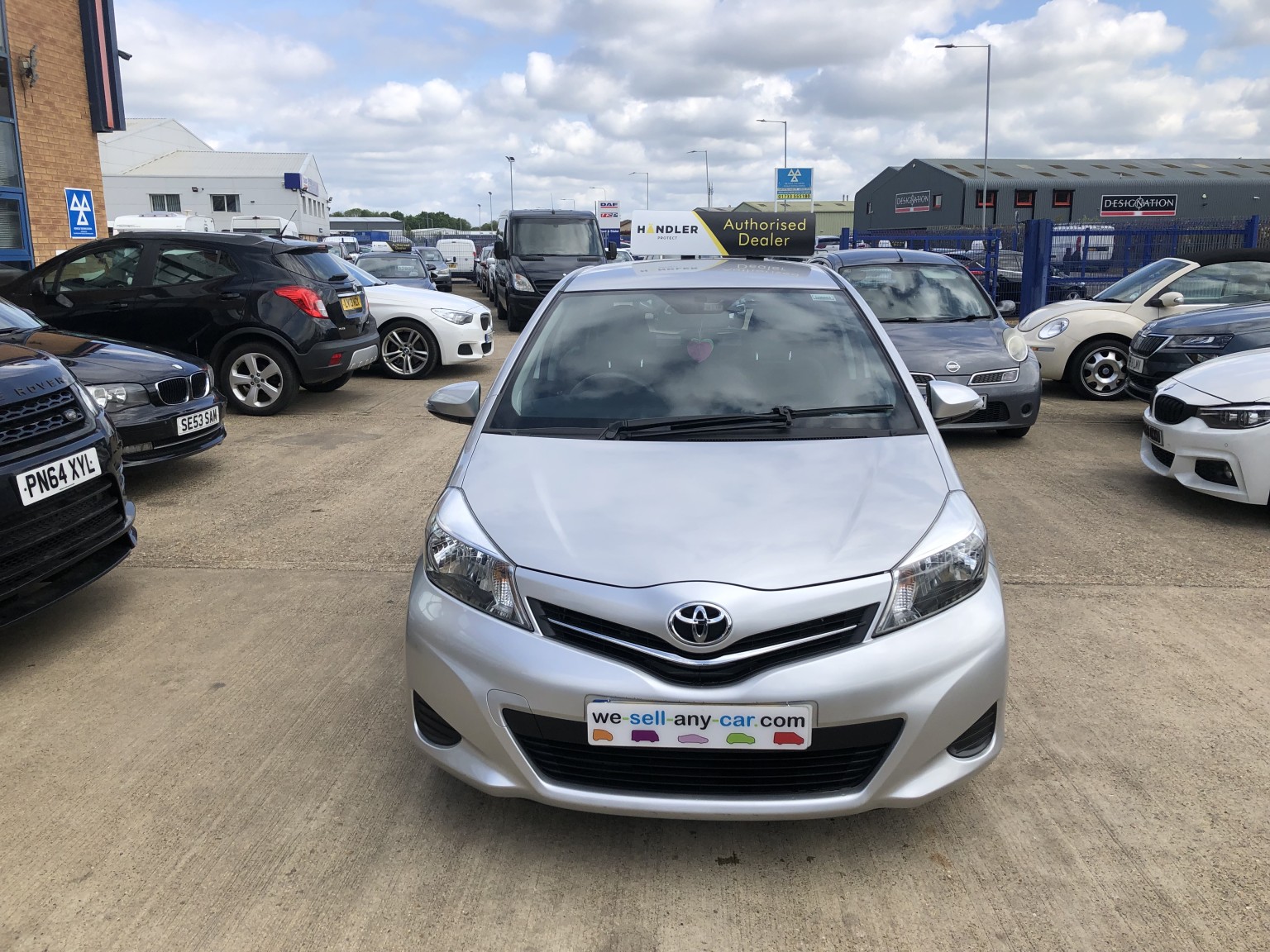 2012 Toyota YARIS 1.3 Dual VVT-i TR, exterior view 3