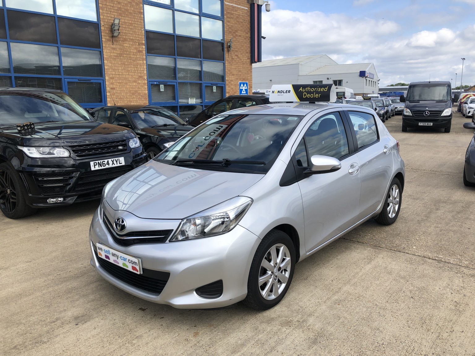 2012 Toyota YARIS 1.3 Dual VVT-i TR, exterior view 4