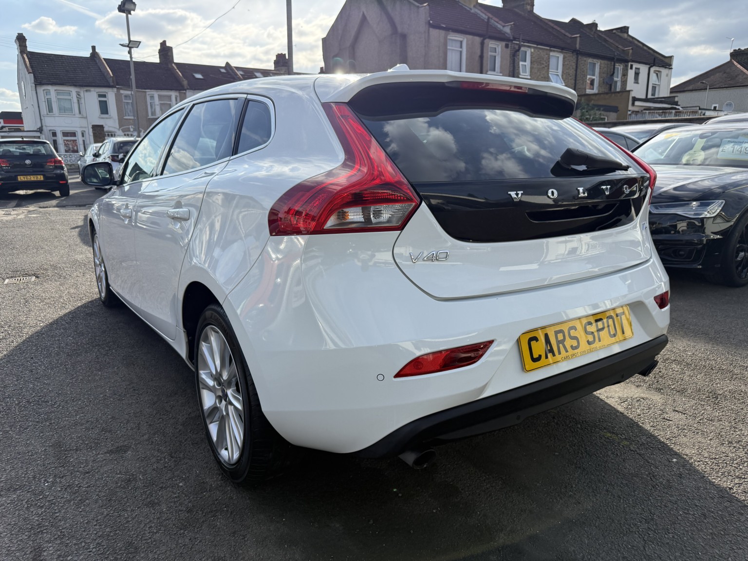 2015 Volvo V40 1.6 T4 SE FRESH IMPORT VERIFIED MILE FINANCE AVB, exterior view 4