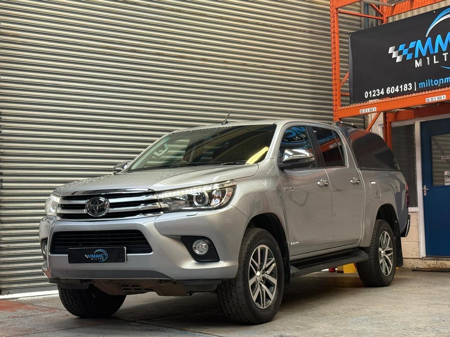 2018 Toyota HILUX 2.4 D-4D Invincible Auto 4WD Euro 6 (s/s) 4dr (TSS), exterior view 2