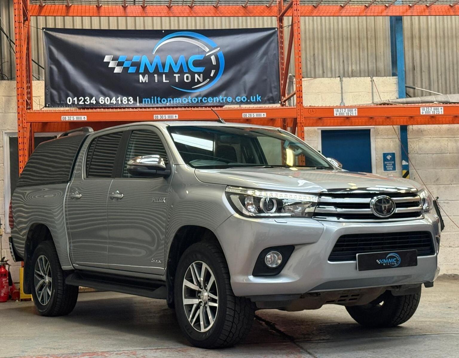 2018 Toyota HILUX 2.4 D-4D Invincible Auto 4WD Euro 6 (s/s) 4dr (TSS), exterior view 3